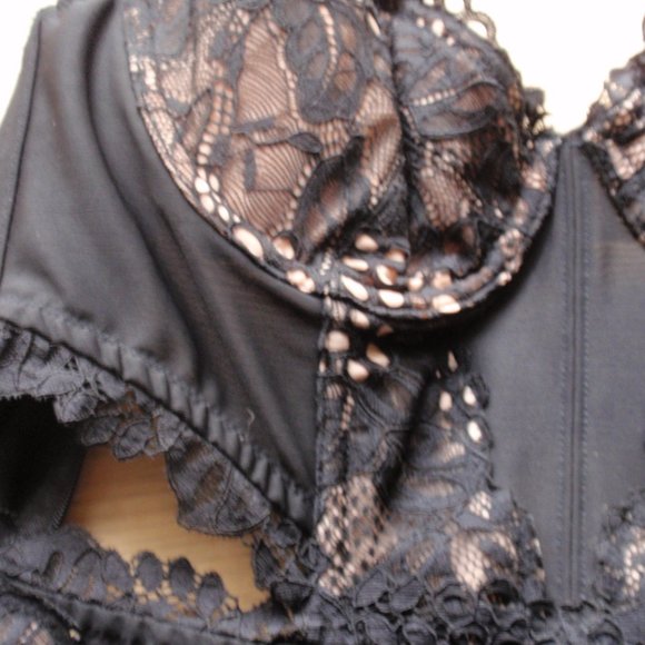 Gorgeous Corset Lingerie Nude & Black Lace - NWT - Picture 9 of 16